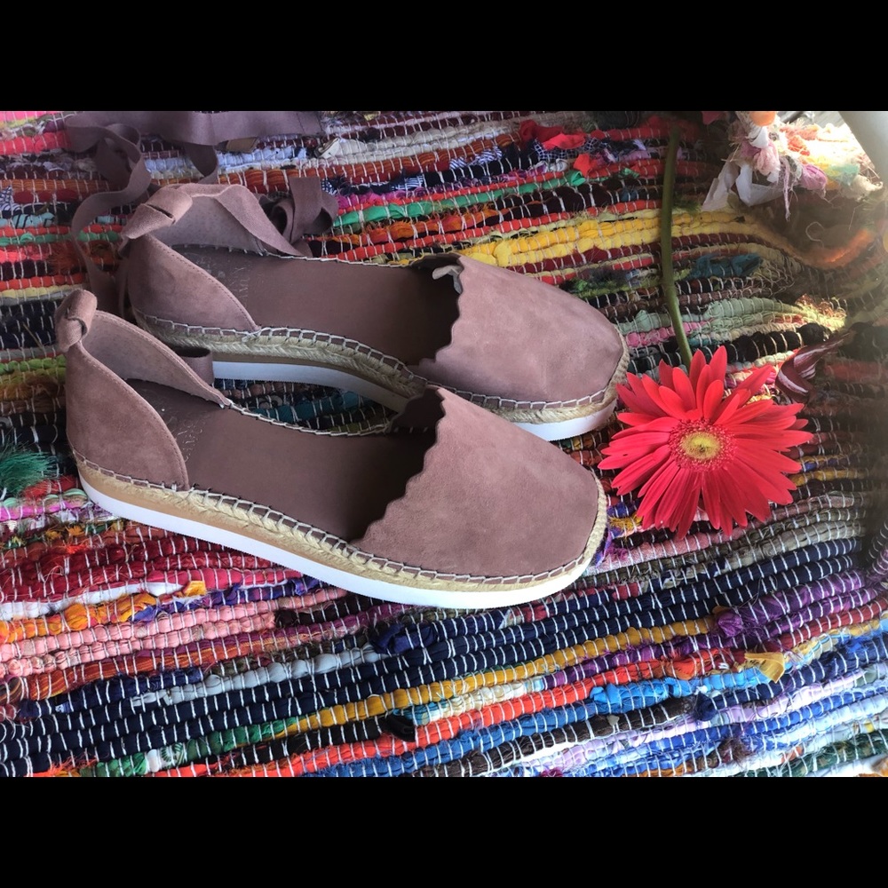 🌻Wicked cute VINCE CAMUTO espadrilles🌻